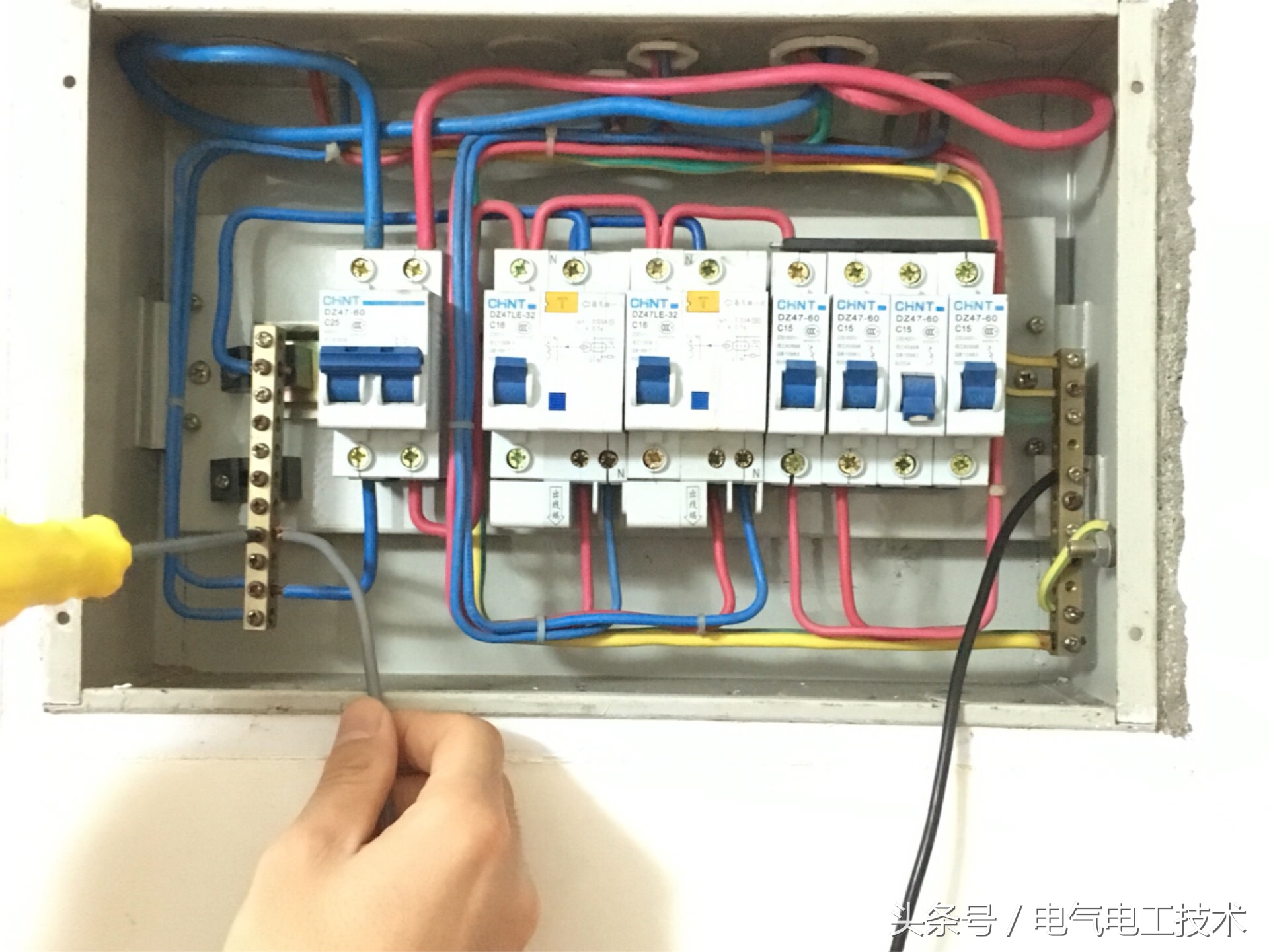 配电箱火线接法图解,配电箱零线接线端子怎样安