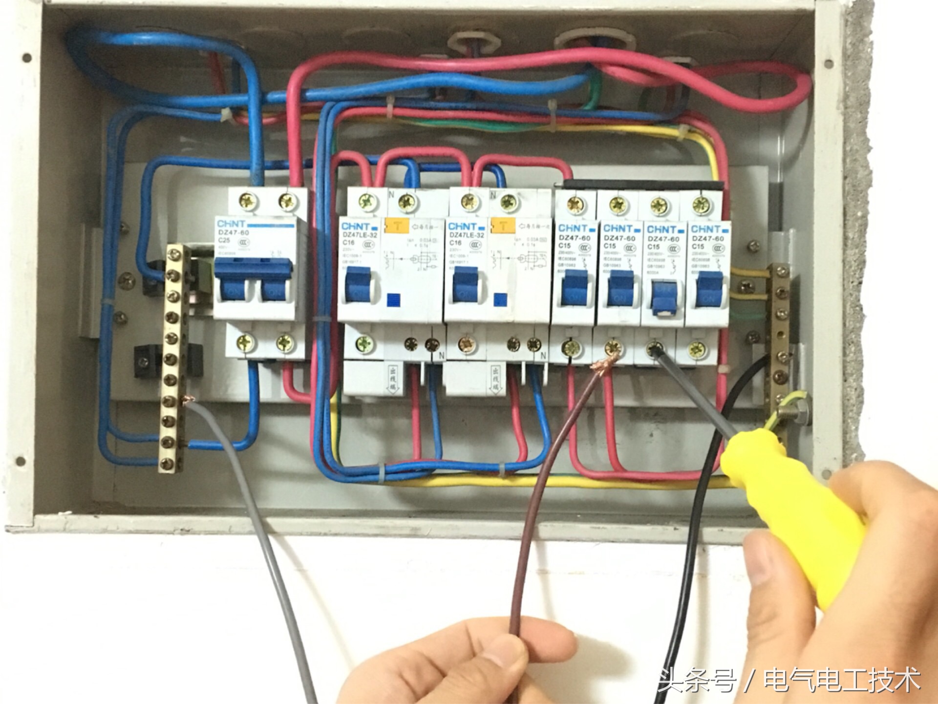 配电箱火线接法图解,配电箱零线接线端子怎样安