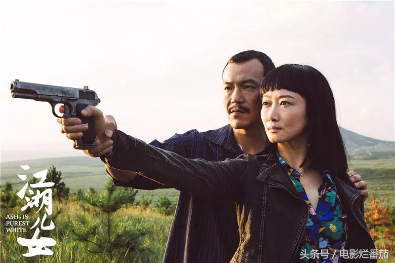 用脸盆喝酒的年代一去不返,明明是江湖片,却拍出了30年世道人心