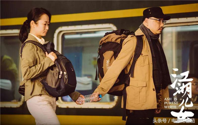 用脸盆喝酒的年代一去不返,明明是江湖片,却拍出了30年世道人心