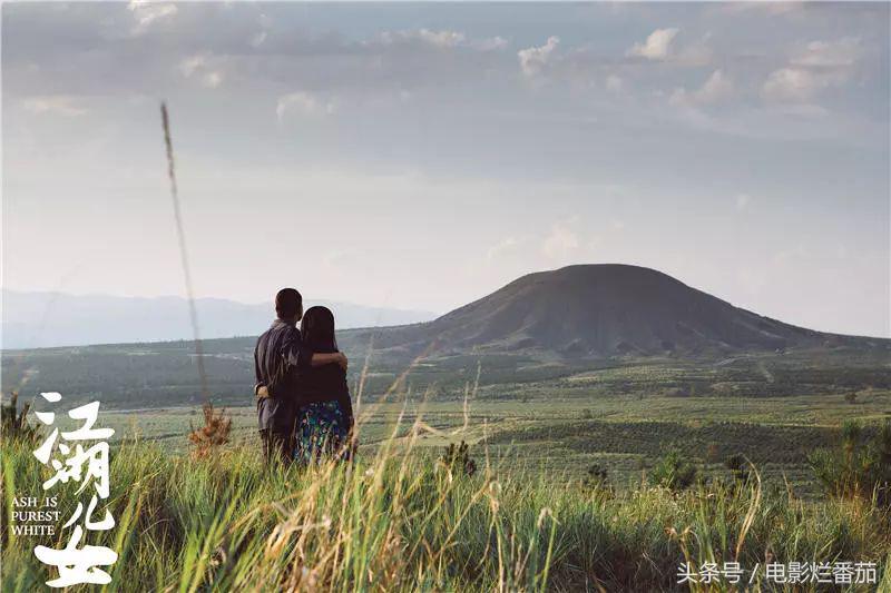 用脸盆喝酒的年代一去不返,明明是江湖片,却拍出了30年世道人心