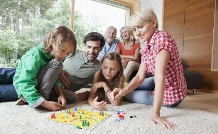 孩子在外面玩不跟着我们走怎么办,孩子在外面玩就是不进屋怎么办