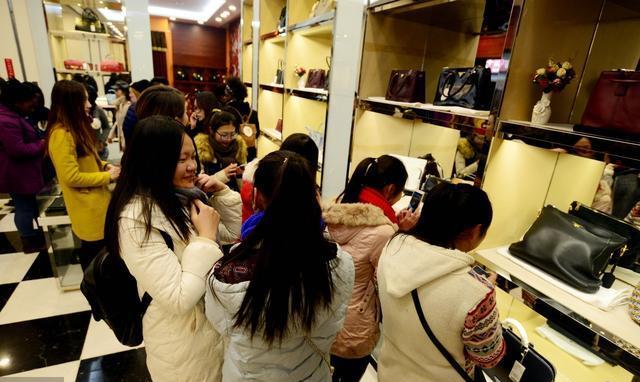 揭秘代购行业内幕,代购的背后的秘密