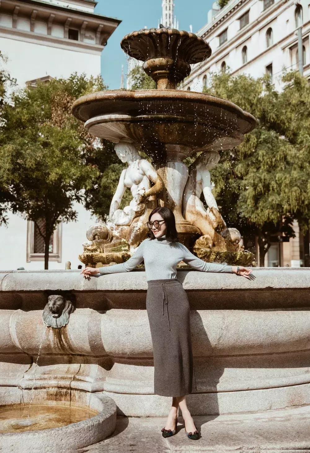 贝拉哈迪德穿深v套装,贝拉哈迪德夏季开衫