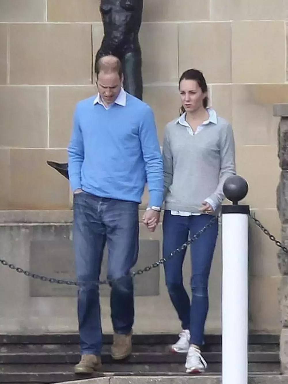 贝拉哈迪德穿深v套装,贝拉哈迪德夏季开衫