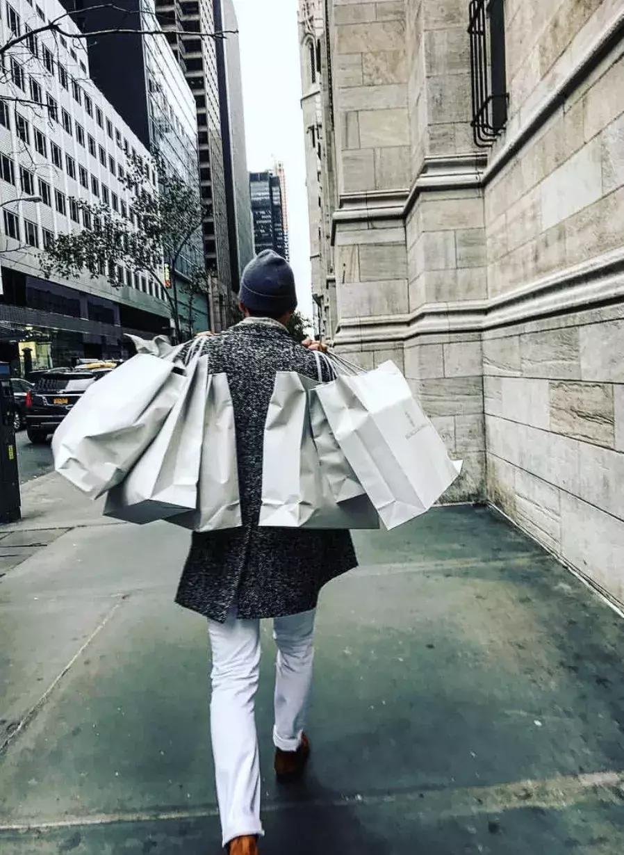 贝拉哈迪德穿深v套装,贝拉哈迪德夏季开衫