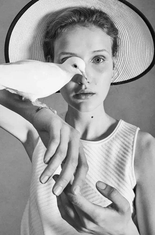 贝拉哈迪德穿深v套装,贝拉哈迪德夏季开衫