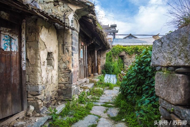 澶х悊鐨勮摑澶╃櫧浜戝拰鐢板洯鐢熸椿,姣旈鑺遍洩鏈堟洿娴极鐨勬槸浜洪棿鏃ュ父