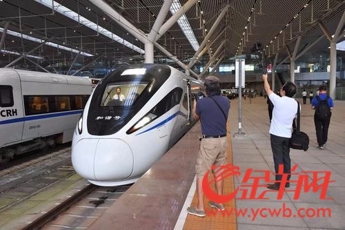 早上桂林米粉，晚上*袜丝**奶茶！广深港高铁香港段开通啦！