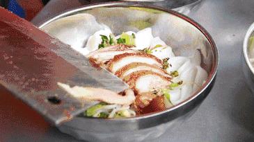 简单介绍一下云南过桥米线,云南特色美食过桥米线和酸辣米线