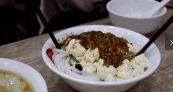 简单介绍一下云南过桥米线,云南特色美食过桥米线和酸辣米线