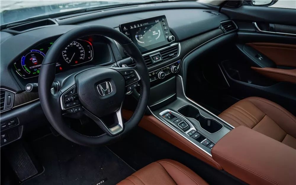 日产轩逸经典1.6自动挡落地价格,2022款日产轩逸经典豪华版配置