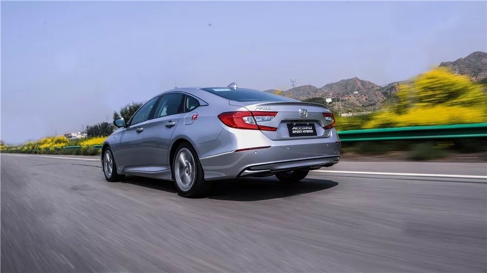 日产轩逸经典1.6自动挡落地价格,2022款日产轩逸经典豪华版配置