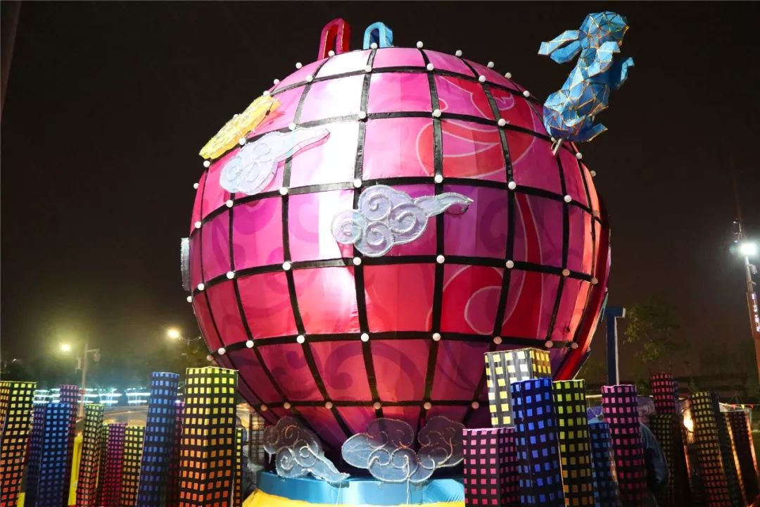 美美美！现在起到10月底，佛山这个超靓灯会喊你来约会，免费！