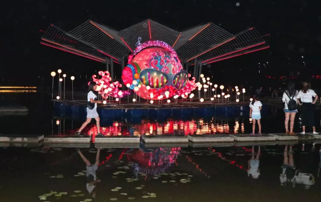 美美美！现在起到10月底，佛山这个超靓灯会喊你来约会，免费！