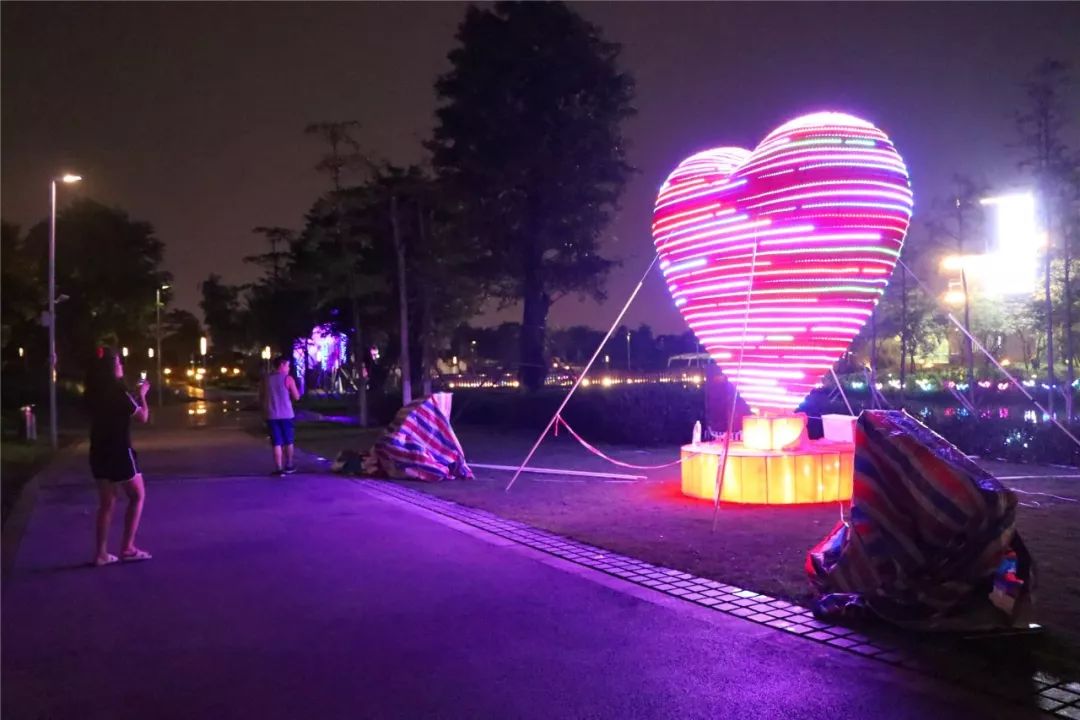 美美美！现在起到10月底，佛山这个超靓灯会喊你来约会，免费！