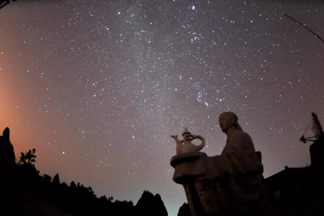 青岛海天中心观景台赏月,青岛黄山村赏月