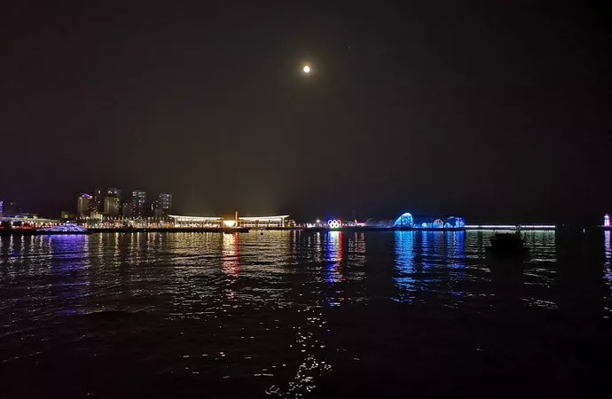 青岛海天中心观景台赏月,青岛黄山村赏月