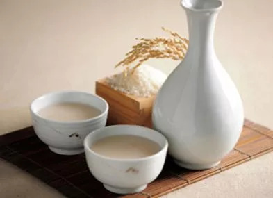 坐月子喝米酒对孩子有什么影响,坐月子能不能喝甜酒