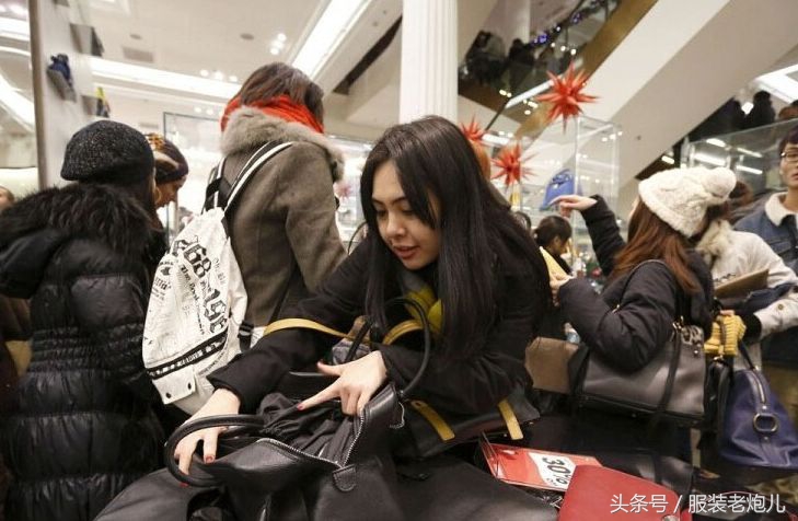 服装店怎么进货最赚钱,第一次开服装店怎么进货赚钱