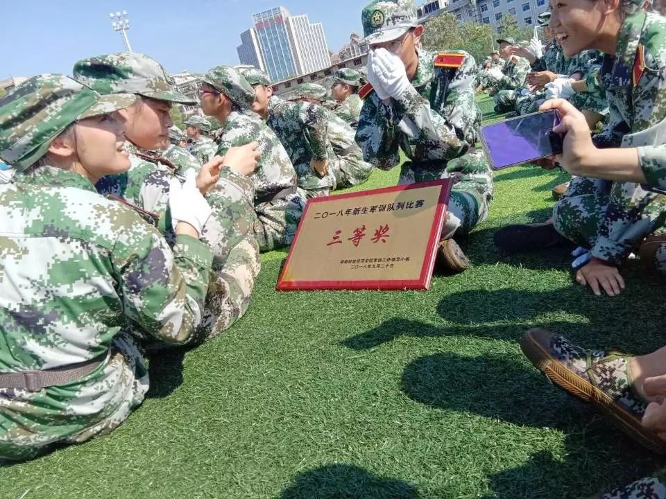 但愿人长久千里共婵娟中秋祝词,月圆中秋但愿人长久千里共婵娟