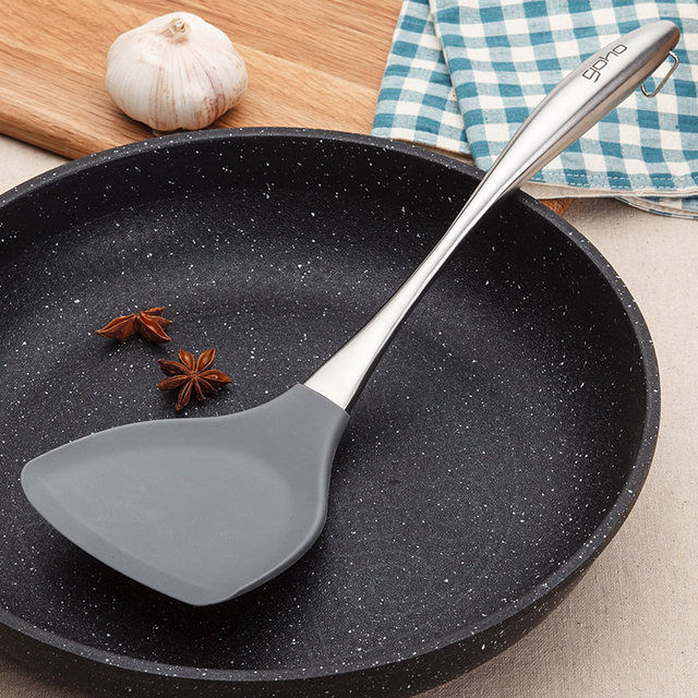 炒菜油溅到衣服上用什么能洗掉,炒菜油溅到脸上怎么办才不留痕迹