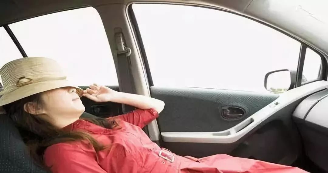 电瓶一年之内坏了换什么电池,原厂汽车电瓶和新换电瓶哪个耐用