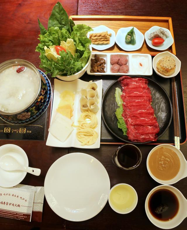 天冷吃驴肉火锅有多过瘾,驴肉火锅适合涮什么菜