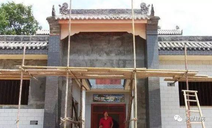 农村大叔自建房低成本,农村花30万建的小别墅