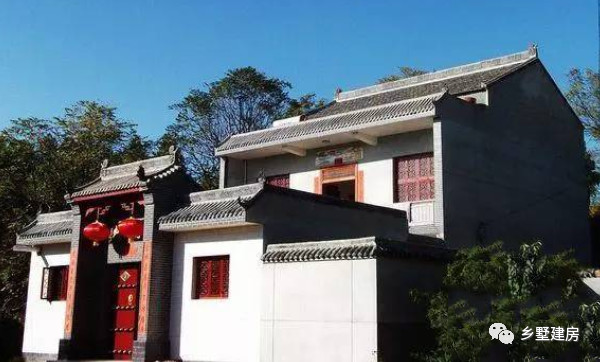 农村大叔自建房低成本,农村花30万建的小别墅