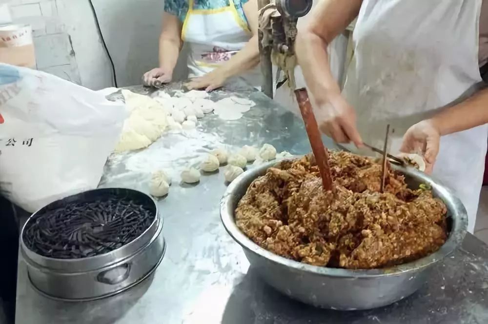 探店老字号包子店,深藏街巷29年的老牌包子