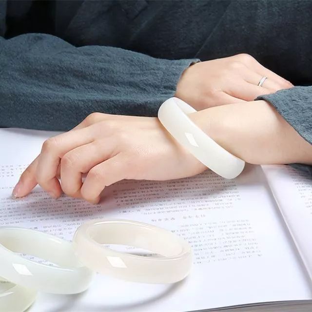 长期戴玉的人好不好,女性长期戴玉