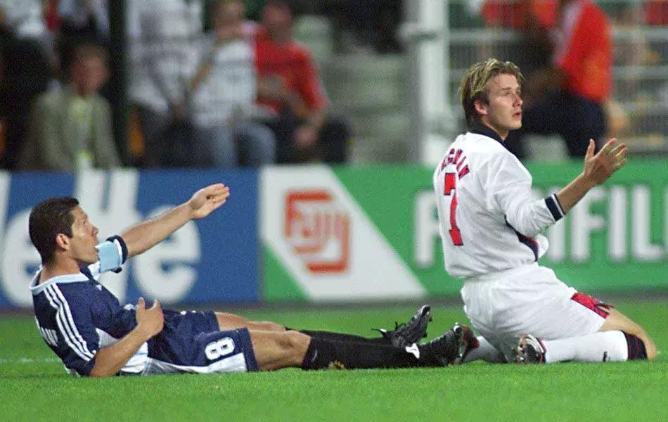 c罗为什么要罚红牌,c罗红牌引热议会遭到怎样的处罚