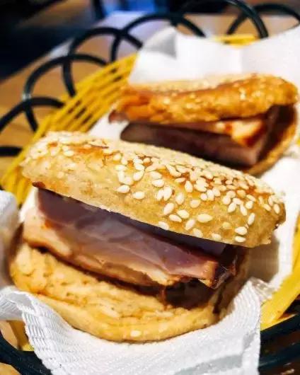 北京需要排队的饭店,北京正宗老字号烧饼店