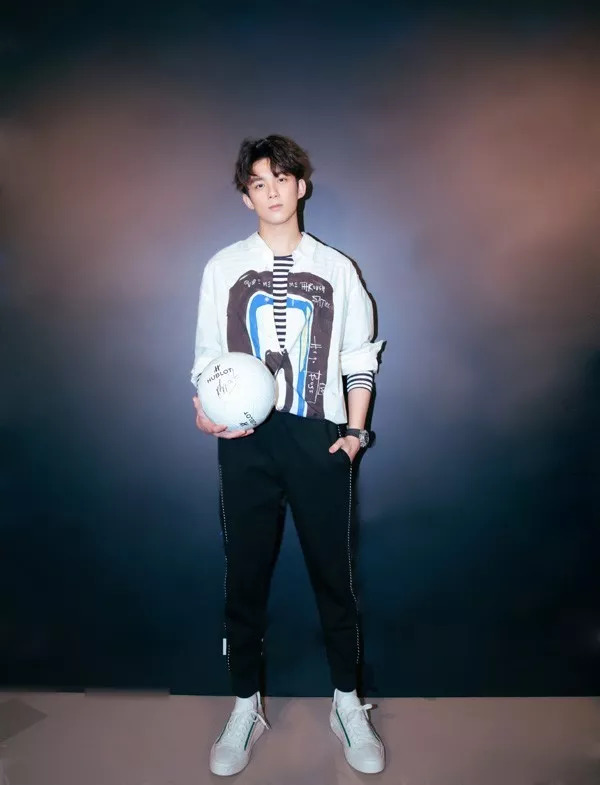 潮流时尚男士小白鞋,时尚男士潮流小白鞋