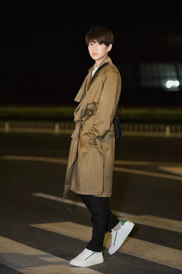 潮流时尚男士小白鞋,时尚男士潮流小白鞋