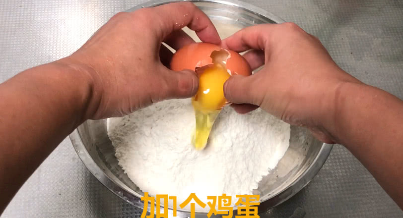 手擀面怎么把面条弄得劲道,手擀面做面条简单又好吃的方法