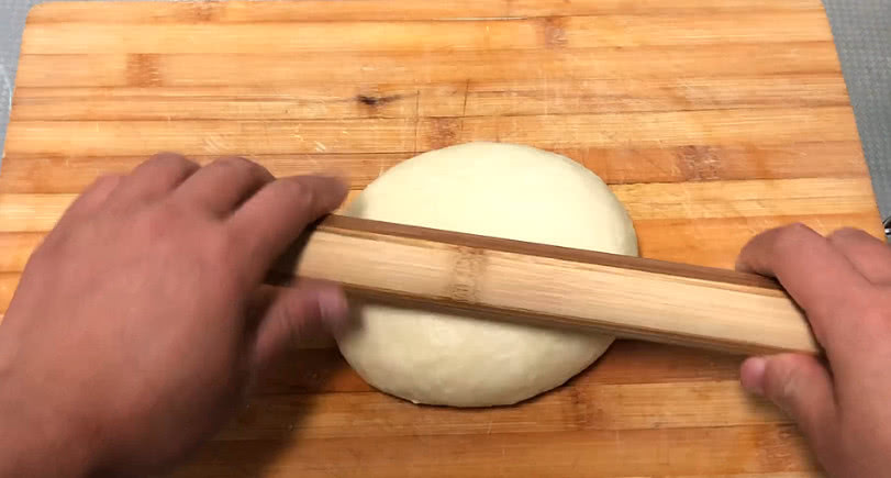 手擀面怎么把面条弄得劲道,手擀面做面条简单又好吃的方法