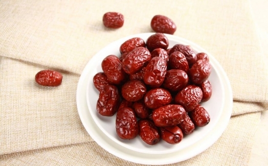 月子里吃什么都不好吃,月子里宝妈吃哪些水果呢