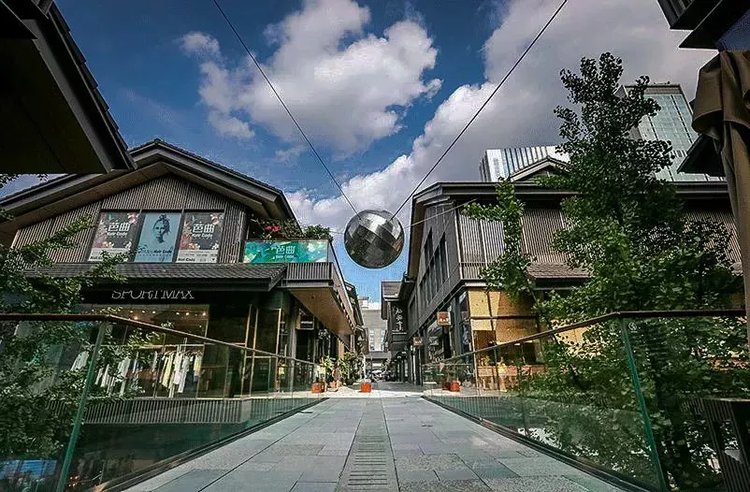 成都太古里裸眼3d龙雕塑,成都18个雕塑