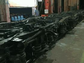 旅客还在熟睡中,他们竟悄悄换走了火车底盘!