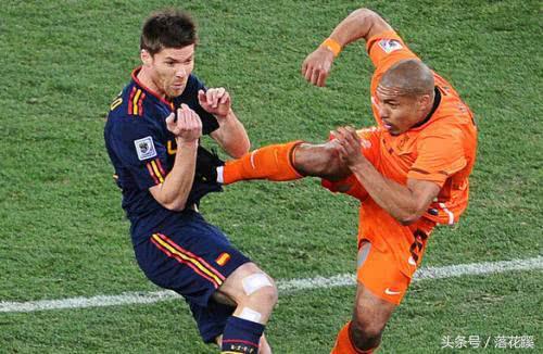 进攻型中场打法和思路八人制,最适合新手的足球战术