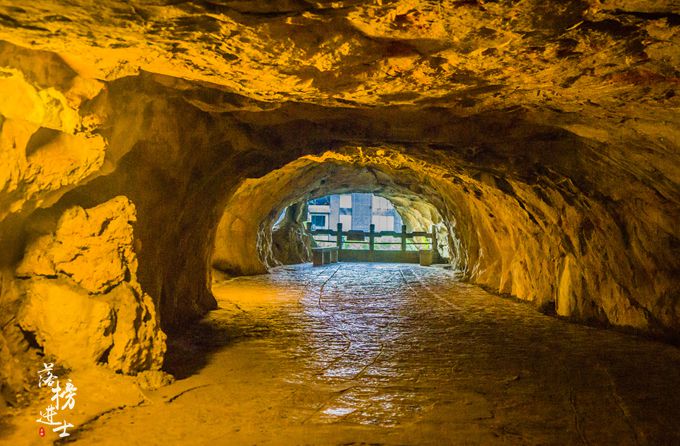 象山是桂林的标志,其实夜色下的象山才最美,很多游客都错过了