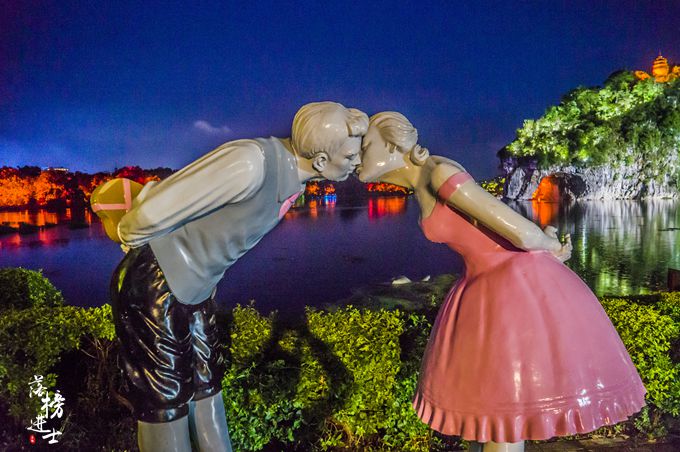 象山是桂林的标志,其实夜色下的象山才最美,很多游客都错过了