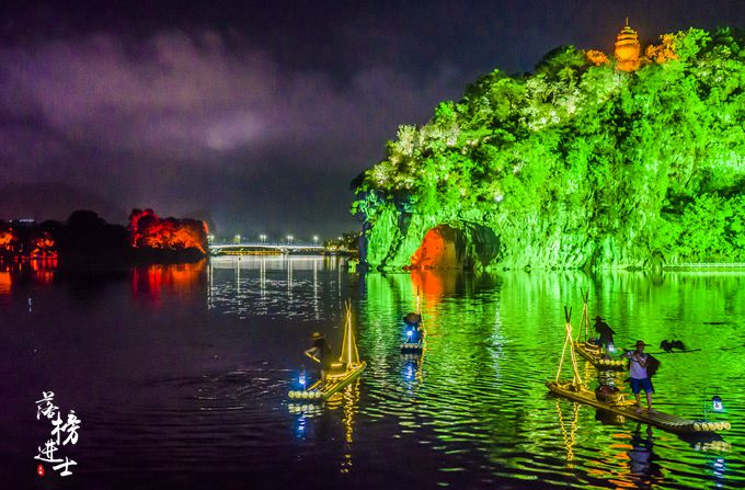 象山是桂林的标志,其实夜色下的象山才最美,很多游客都错过了