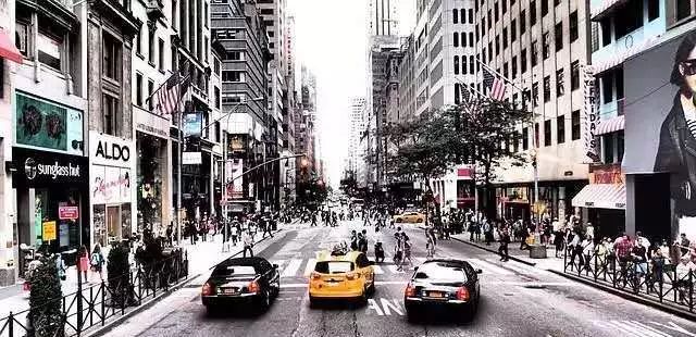 人不让,车不让,妙龄女生横死街头:别把自己脑袋拴别人裤腰带上