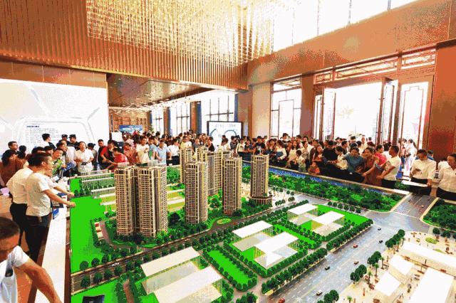 *钟金**领航，武广启航｜*钟金**武广新城营销中心盛大开放！未卖先火！