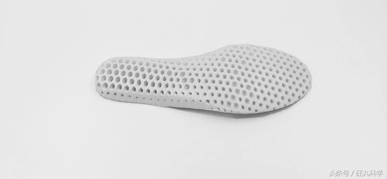 一双很好看又不伤脚的跑鞋,又有颜值又有实战的跑鞋