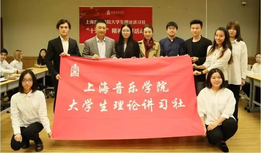 高逼格的社团招新,下雨天的社团招新你见过吗