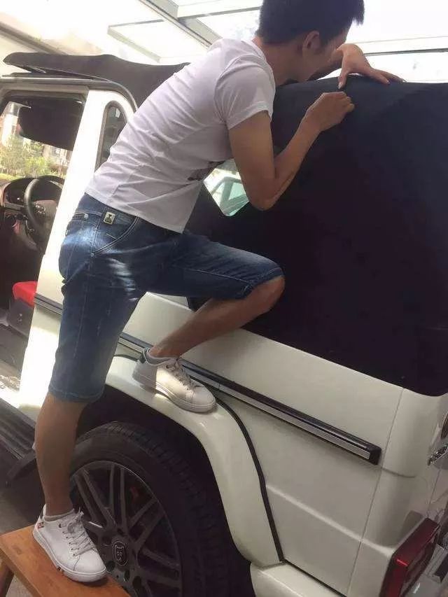 专门给奢侈品、跑车补洞，从LV到保时捷，杭州小伙补3个洞要价1万